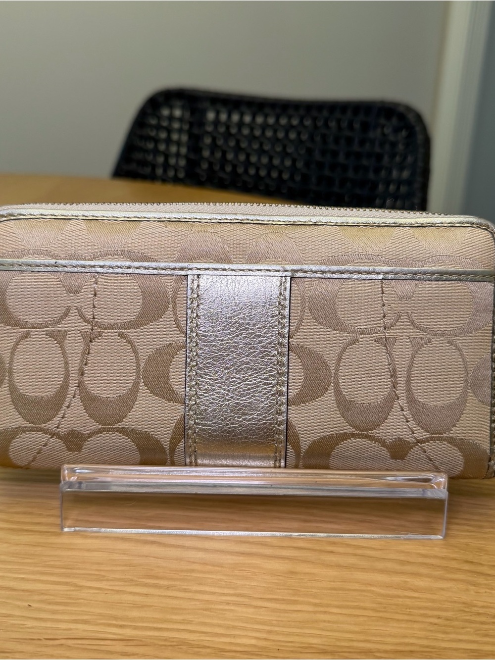 Coach SOHO Signature Buckle Zip Around Wallet - Picture 4 of 9